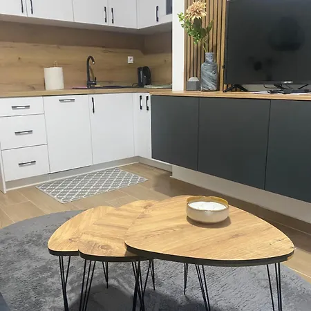 Triplex Isi Апартаменты Яхорина